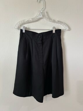 High-Waist Black Women's Shorts with Front Pleat